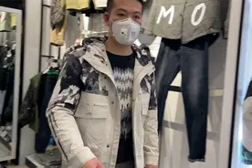 龙的衣服穿的破烂不堪，忍不住要去买几件了，龙看上的青都买单视频封面