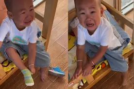 3岁萌娃刚进幼儿园就直奔午休室 边哭边脱袜子：睡一觉就能回家视频封面