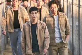 警察入狱当卧底，竟拿命换来毒贩的信任！韩国犯罪片《不汗党》视频封面