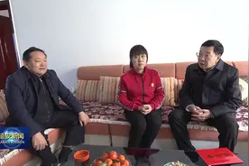 薛占海看望慰问困难职工和群众视频封面