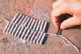 鞭炮也能定时引爆？一根香就能当定时器，这样的操作你见过吗视频封面
