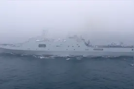 中国海军壕者之气！全新两栖攻击舰排队下水，登陆作战再添利器视频封面