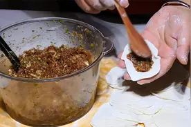 牛肉饺子调馅有诀窍，这样做，鲜嫩好吃咬一口流汤汁，太香了视频封面