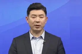 遇到“人肉”占车位，该怎么解决，律师给出办法丨法治进行时视频封面