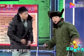 小品《尿憋一会》小伙等着上厕所急的不行，遇到各种倒霉事，太逗视频封面