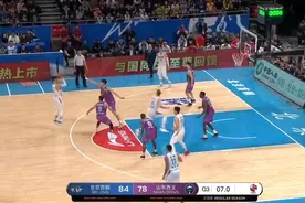 林书豪北京主场首秀！砍下27分9篮板8助攻，最后三分杀死比赛视频封面
