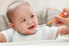 新生儿宝宝拉肚子不止，是怎么回事？医生提醒你注意这几种原因！视频封面