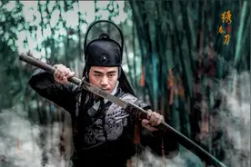 唐刀和蒙古弯刀相结合的产物，绣春刀凭何能称霸明朝？视频封面