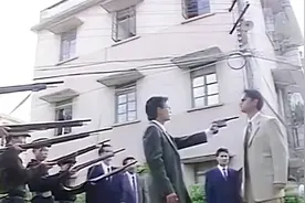 恶霸暴打小子，竟没想到小子背景强大，恶霸这下惨了视频封面