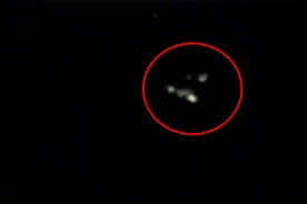 NASA在国际空间站罕见拍到UFO：呈三角状划过 喷出四束耀眼光束视频封面