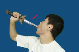 一口吞下长刀？揭秘国外达人秀冠军魔术，骗了我5年视频封面