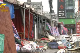 南宁：兴宁区相关部门整治夜宵摊  还居民舒适生活环境视频封面