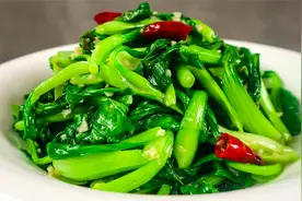 原来饭店是这样炒大青菜的，难怪比家里的好吃，脆嫩入味还不出汤视频封面