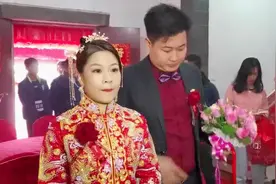 湖南一靓男，身高2米，娶了一位空姐，好漂亮丽，越看越想亲她视频封面