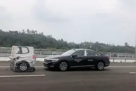 中保研二次碰撞帕萨特，成绩咋这么好了？视频封面