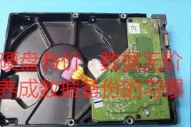 电脑硬盘主板烧坏了维修，恢复数据资料只要换硬盘主板和一个芯片视频封面