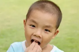 “妈，我和你说个秘密”，宝妈听完后一身冷汗，抱起儿子直奔医院视频封面