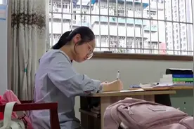 故事人生| 18岁残疾女孩迈入重庆大学 加油吧佳鑫视频封面
