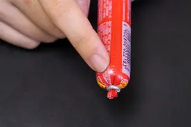 今天才知道，原来火腿肠这里还有一个小机关，轻轻一撕，就能剥开视频封面