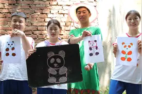 【小花和她的伙伴们】小花教大家用10个圆画大熊猫，快学起来吧视频封面