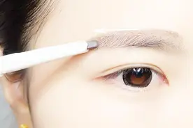 眉毛稀疏不美观？不要慌，教你一画眉妙招，试过的都说大方还漂亮视频封面