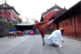 少林与武当PK,少林腿法打得武当措手不及,高手难分伯仲,握手言和视频封面