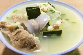 夏天必喝冬瓜薏米猪骨汤，清热解毒补脾祛湿，消暑利尿降脂降压