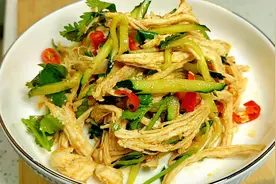 夏日美食黄瓜凉拌鸡丝，这样做好吃又减脂非常简单赶快行动起来吧视频封面