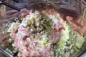 北方人拌饺子馅独家秘方，有灵魂的馅，家里的味，全是回忆的味道视频封面