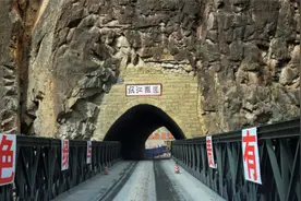中国这座大桥不允许拍照，24小时都有重兵把守，到底是为什么？视频封面