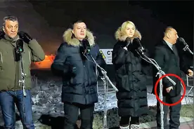 零下20℃！俄官员看见总统立即脱帽 普京：您的耳朵会结冰的！视频封面