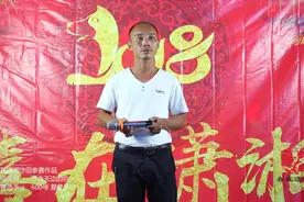 湖南宁乡 这个沙田大叔是个行走的低音炮 就是尽唱土话子视频封面