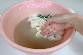 白衣服染上污渍洗不掉？教你实用方法，衣服污渍快速去除，快学学视频封面