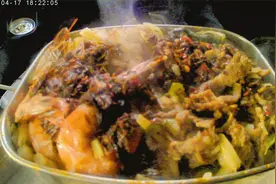 饭盒加酒精块制作黑暗料理，不知道这个算不算美食，大金自驾路上视频封面
