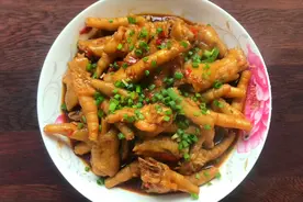 红烧鸡爪最正宗的家常做法，入味好吃有嚼劲。是下酒吃饭的好菜视频封面