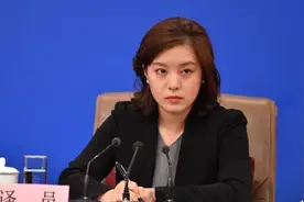 中美高层对话，这位翻译姑娘火爆全球，其履历曝光：真不简单