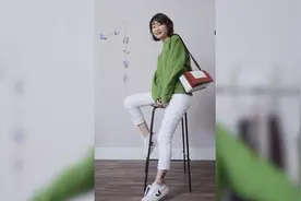 穿搭指南：绿色卫衣，搭配白色休闲裤，看着十分清爽视频封面