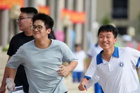 放榜啦！广东2020高考分数线今日出炉：文科430分，理科410分视频封面