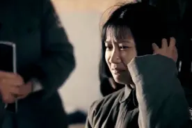 影视 女生为了参加八路军剪了头发，可是她却哭了！