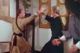 赞先生：1978年梁家仁打的咏春拳，招式凌厉武打精彩，百看不厌视频封面