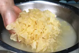 泡发银耳，别只是放清水了，加入这2样法宝，5分钟全泡开，太棒了视频封面