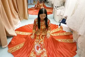 结婚舍不得买婚纱，花一千多租四套婚纱，媳妇穿上也太漂亮了视频封面