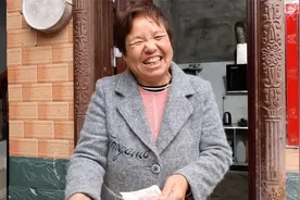 婆婆给我打工的1080天，给婆婆发了工资，没想到她给了我惊喜视频封面