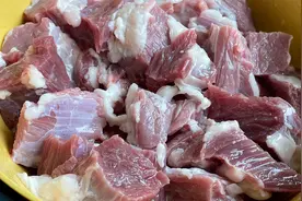 红烧牛腩好吃有诀窍，教你简单2步，不腥不柴不塞牙，汤汁都喝光视频封面
