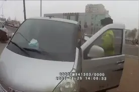 齐齐哈尔关注：重罚！7座面包车载10人，满街玩命跑视频封面