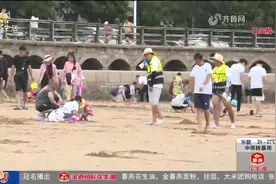 台风“烟花”来势汹汹，青岛海边风大浪急，第一海水浴场暂时关闭