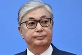 选美国还是中俄？就职不到24小时，哈萨克斯坦总统亮明最新立场视频封面