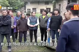 儿子坚决要和白血病女友结婚，跪在坐轮椅父亲的面前请求原谅视频封面