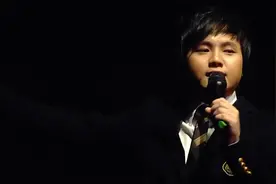 情歌王子郑源助阵献唱香港诗人歌手黄凯芹演唱会！视频封面