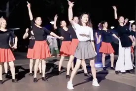 最近火遍全网的《野狼disco》左手画龙右手画彩虹，太上头了！